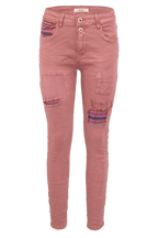Jewelly Damen Stretch Boyfriend Jeans -  Patches Aufnäher - Five-Pocket im Crash-Look