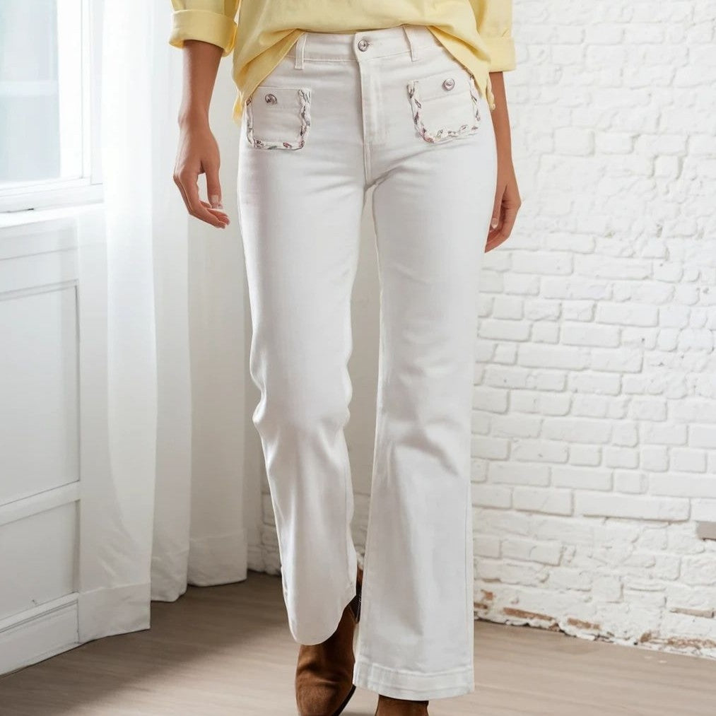 Weiße Bootcut-Jeans mit geflochtenen Taschen – High Waist Fit
