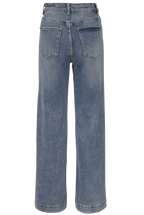 Blue Straight-Leg Jeans – High Waist Fit