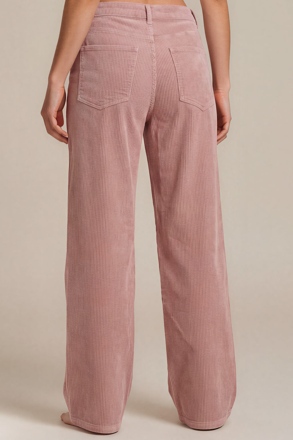 Weite Cordhose mit geradem Bein