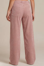 Weite Cordhose mit geradem Bein