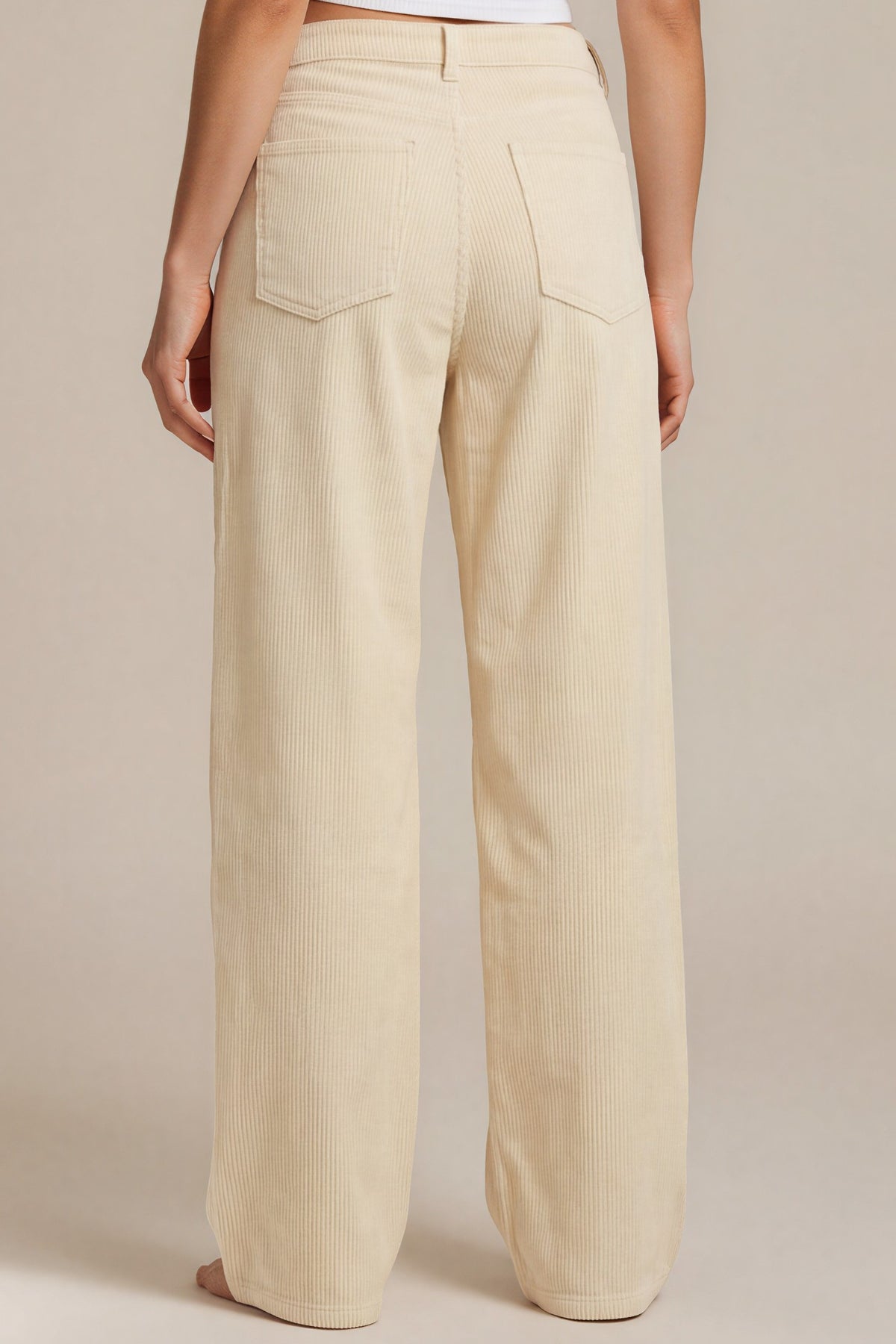 Weite Cordhose mit geradem Bein