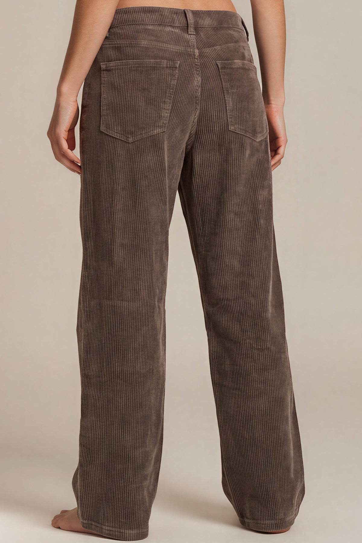 Weite Cordhose mit geradem Bein