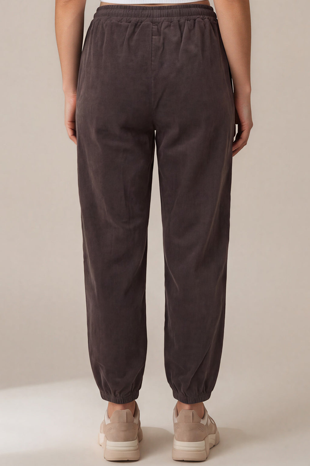 Jogger-Hose mit Nieten-Details
