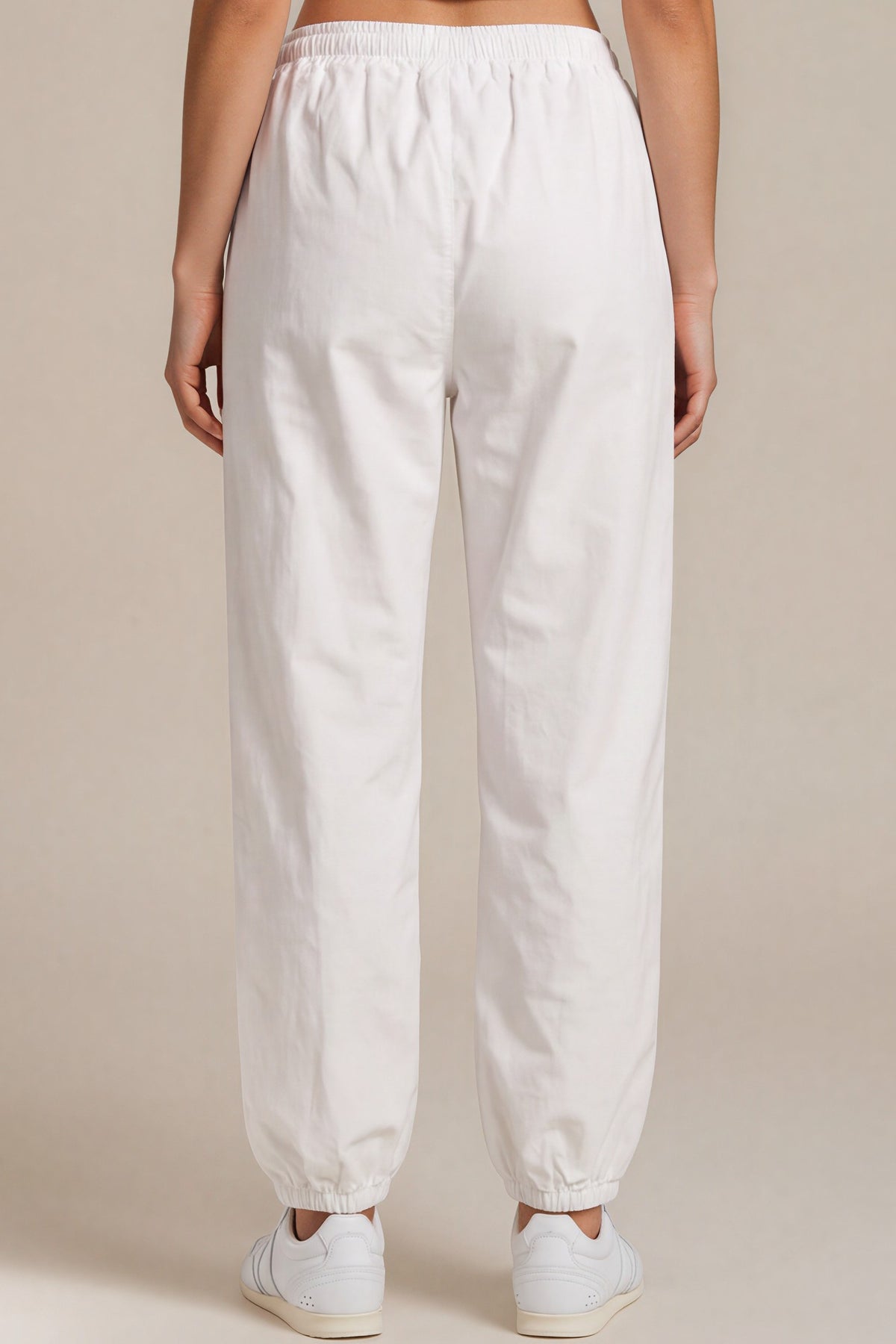 Jogger-Hose mit Nieten-Details