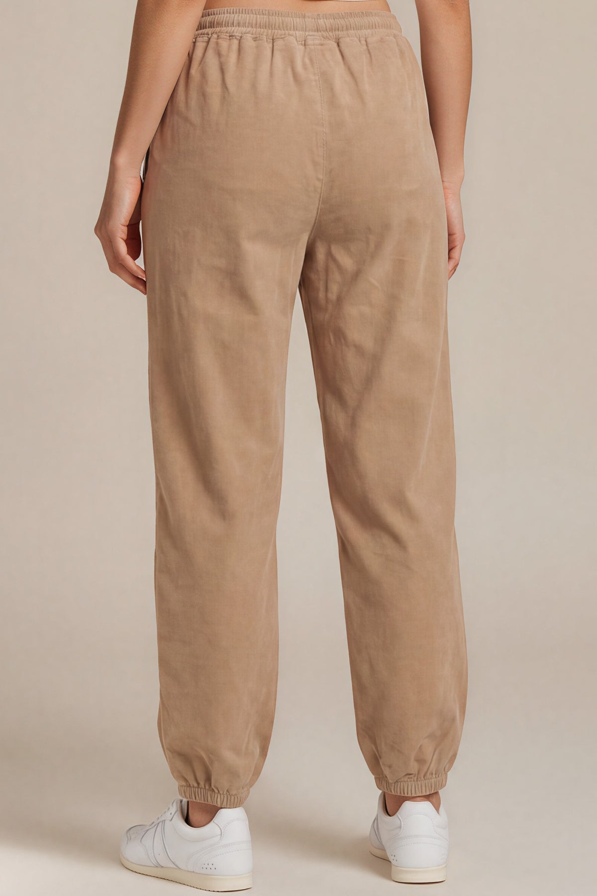 Jogger-Hose mit Nieten-Details