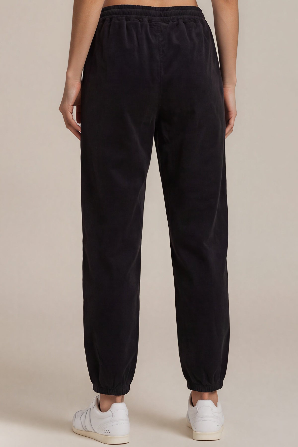Jogger-Hose mit Nieten-Details