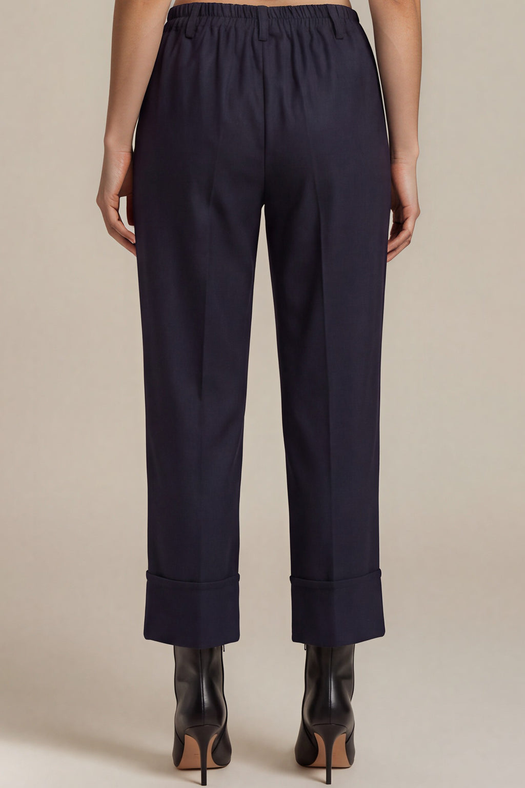 Weite Stoffhose mit Umschlag