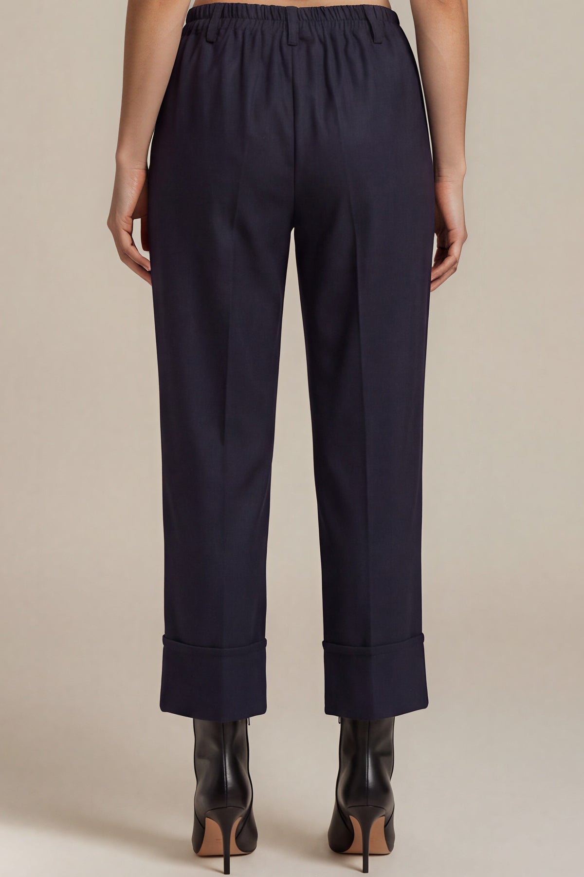 Weite Stoffhose mit Umschlag