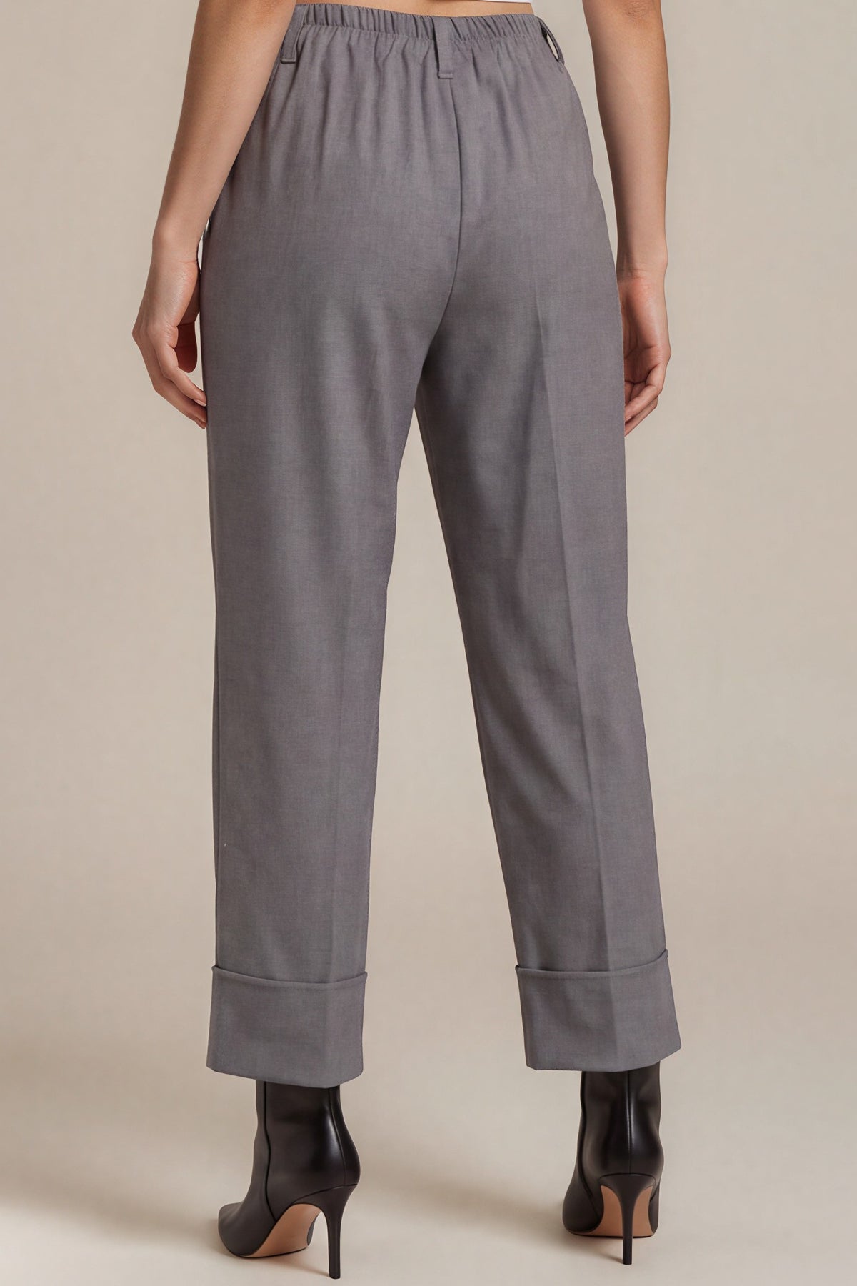 Weite Stoffhose mit Umschlag