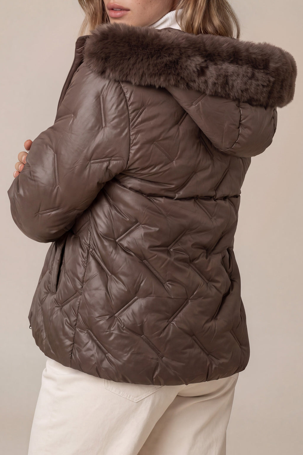 Steppjacke mit Kunstfell-Kapuze
