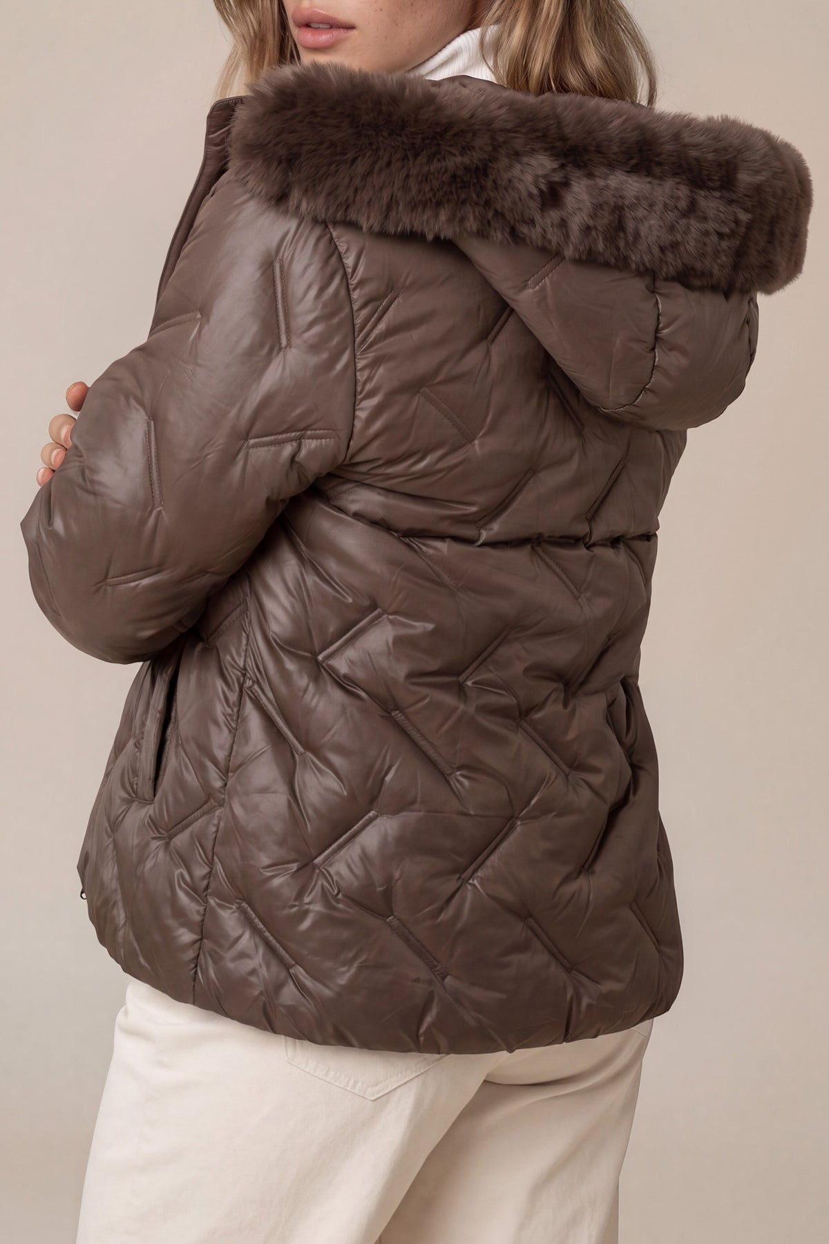 Steppjacke mit Kunstfell-Kapuze