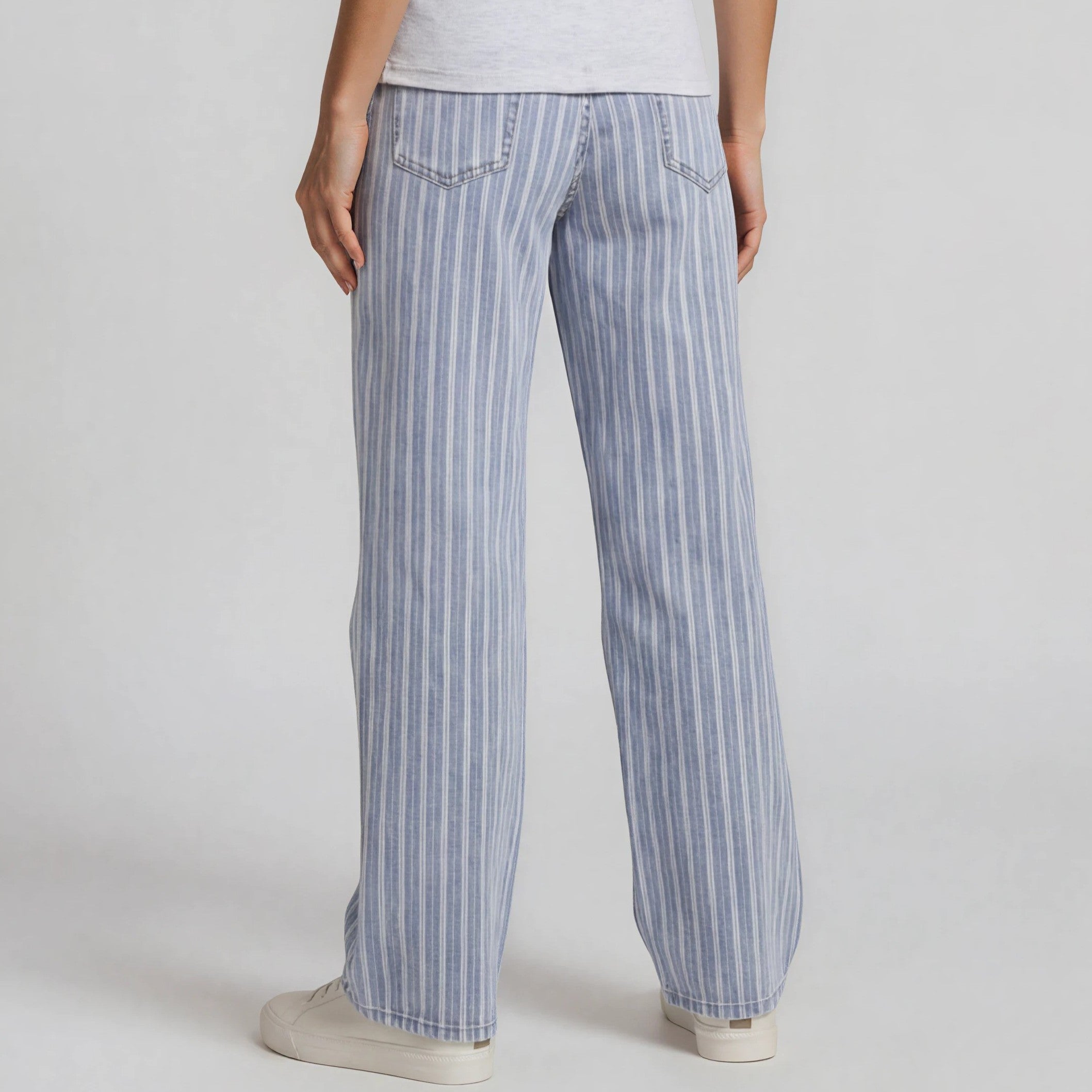 Striped Straight-Leg Jeans – Light Blue Denim