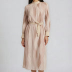 Elegantes Kleid mit Wellenmuster