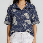 Kurzarm-Bluse im Denim-Look