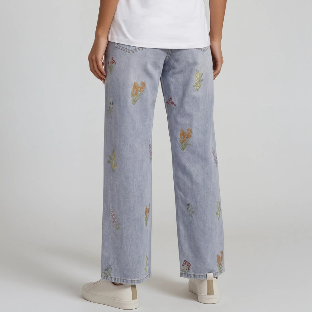 Jeans mit floraler Stickerei