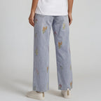 Jeans mit floraler Stickerei