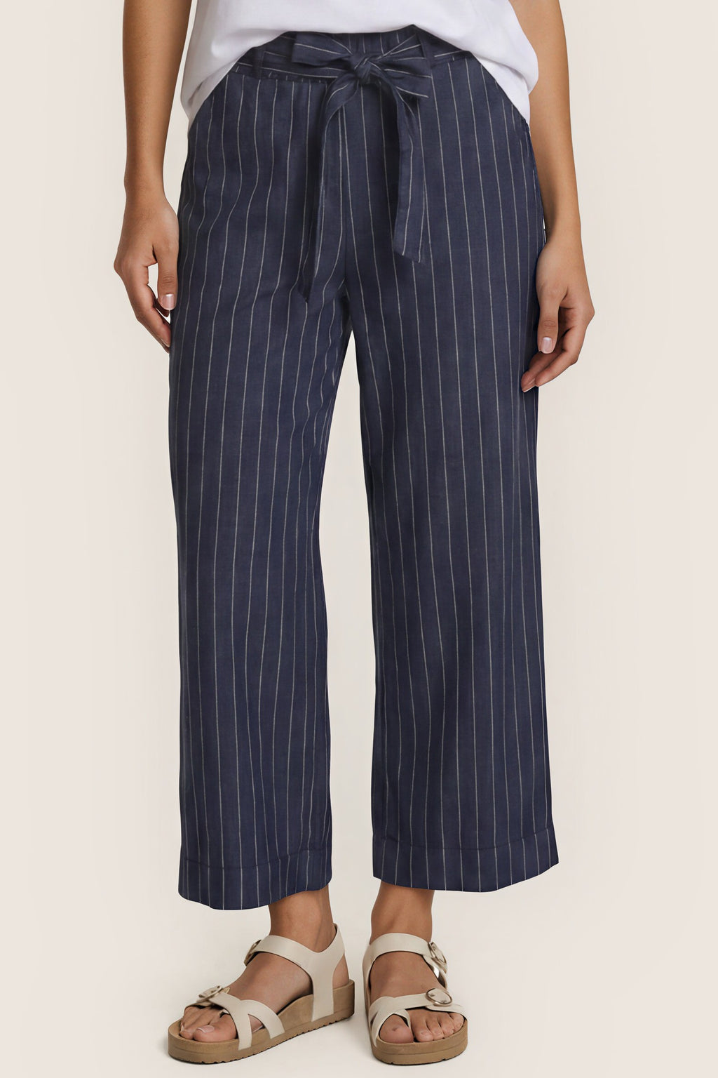 Elegante Culotte-Hose mit Nadelstreifen