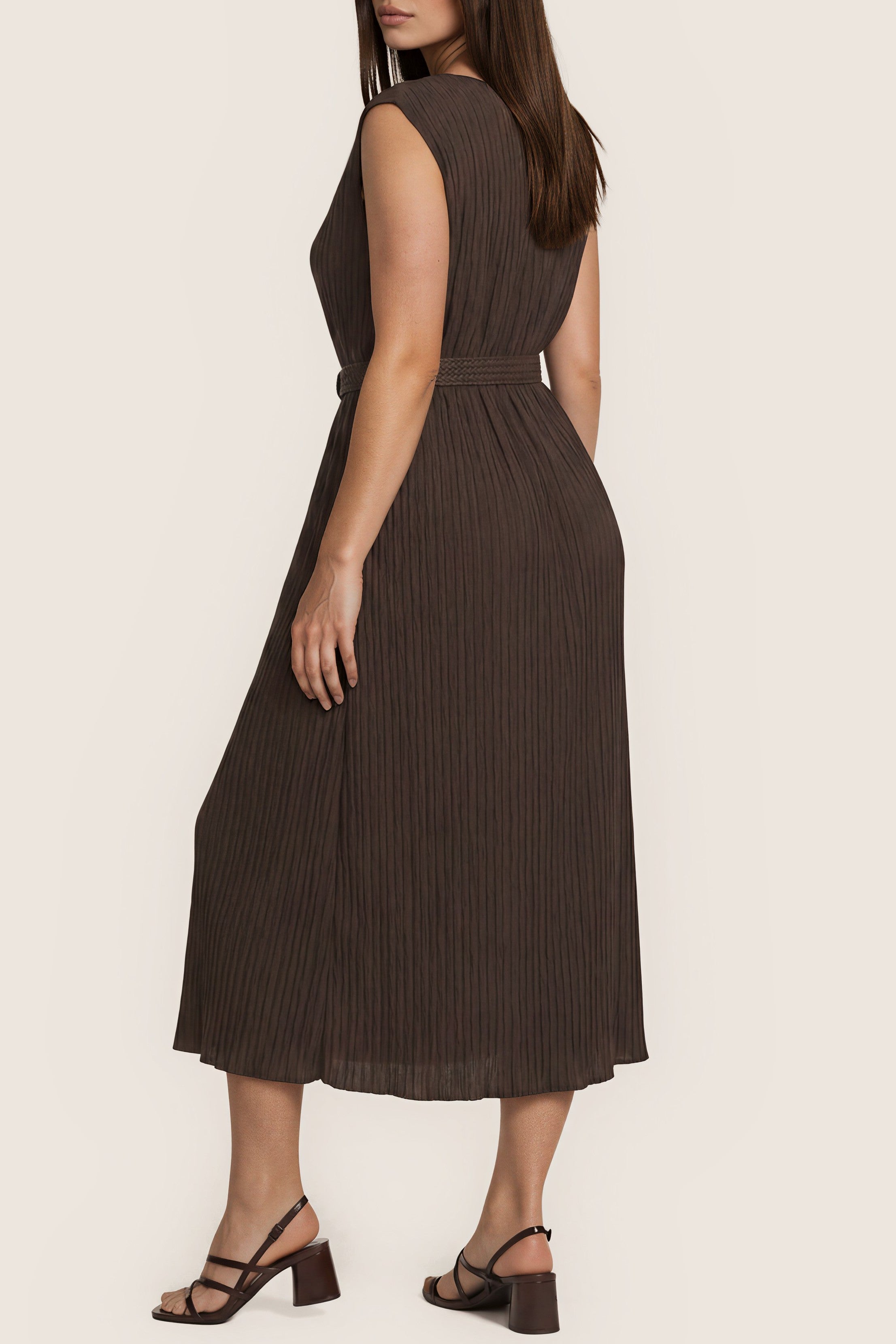 Plissiertes Midikleid mit Gürtel