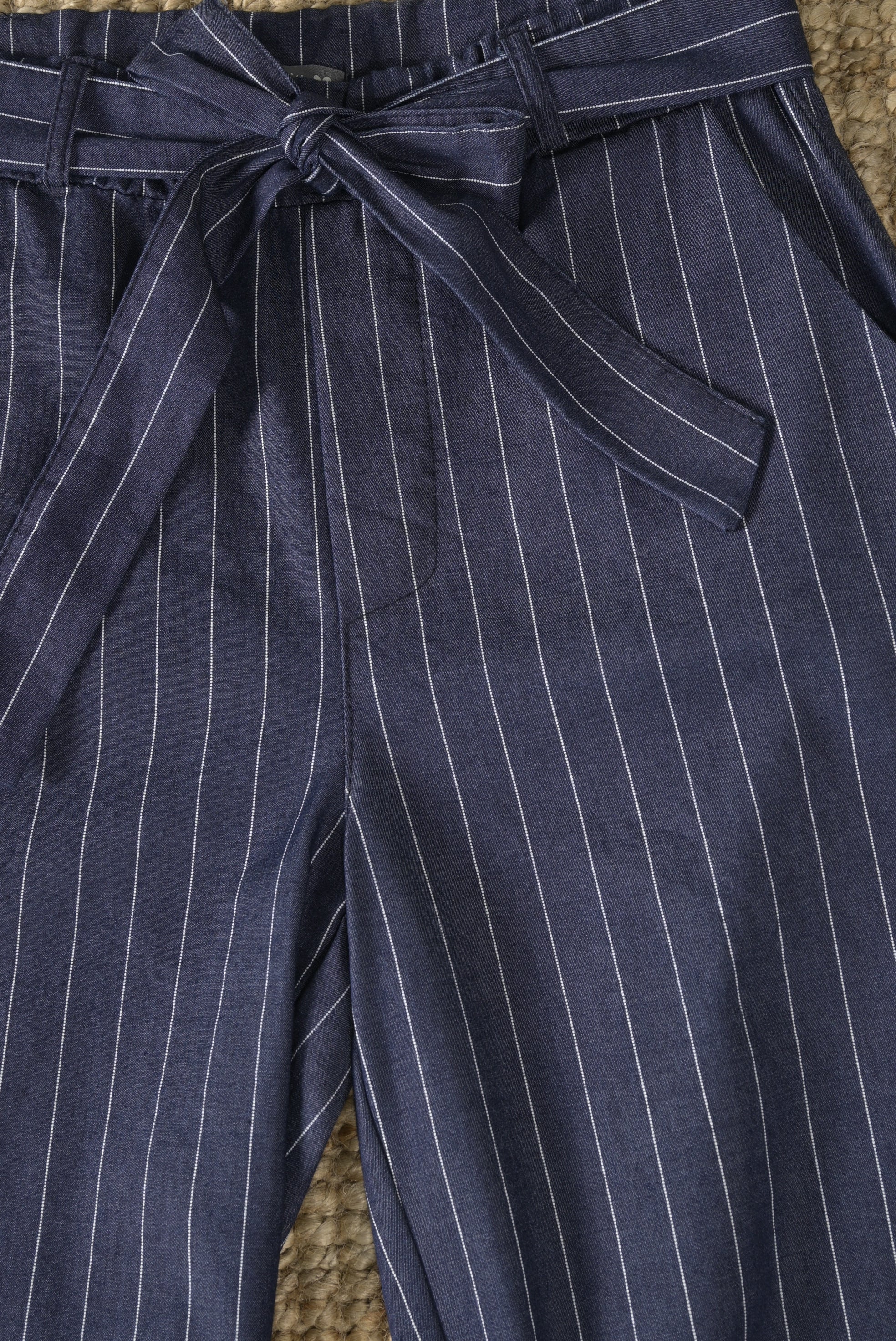 Elegante Culotte-Hose mit Nadelstreifen