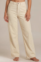 Weite Cordhose mit geradem Bein
