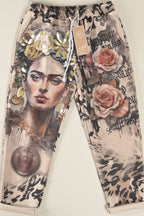 Print-Hose mit Porträt- und Rosenmotiv