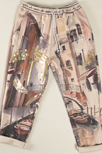 Print-Hose mit Italien-Motiv und Goldakzenten