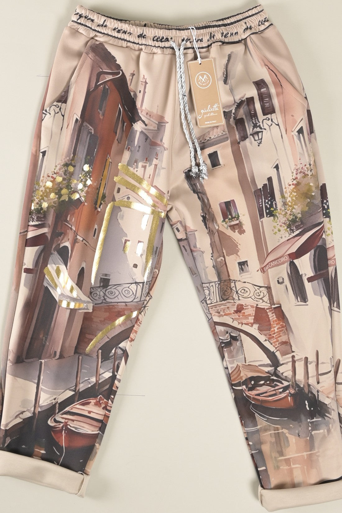 Print-Hose mit Italien-Motiv und Goldakzenten