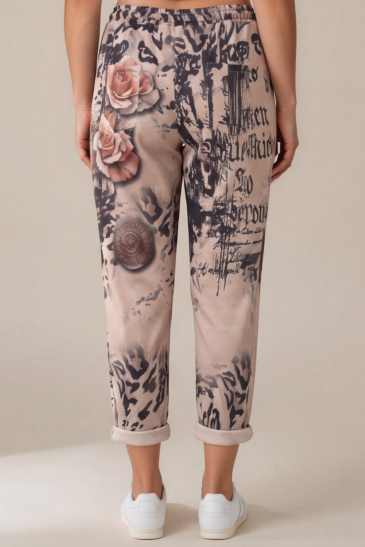 Print-Hose mit Porträt- und Rosenmotiv