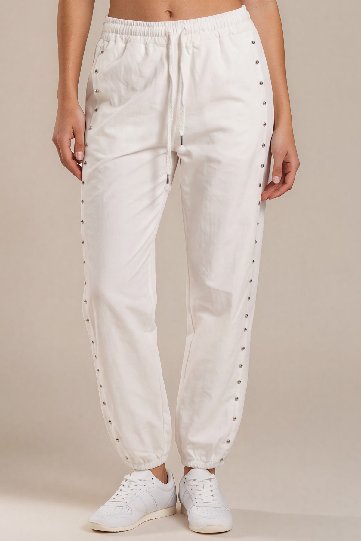 Jogger-Hose mit Nieten-Details