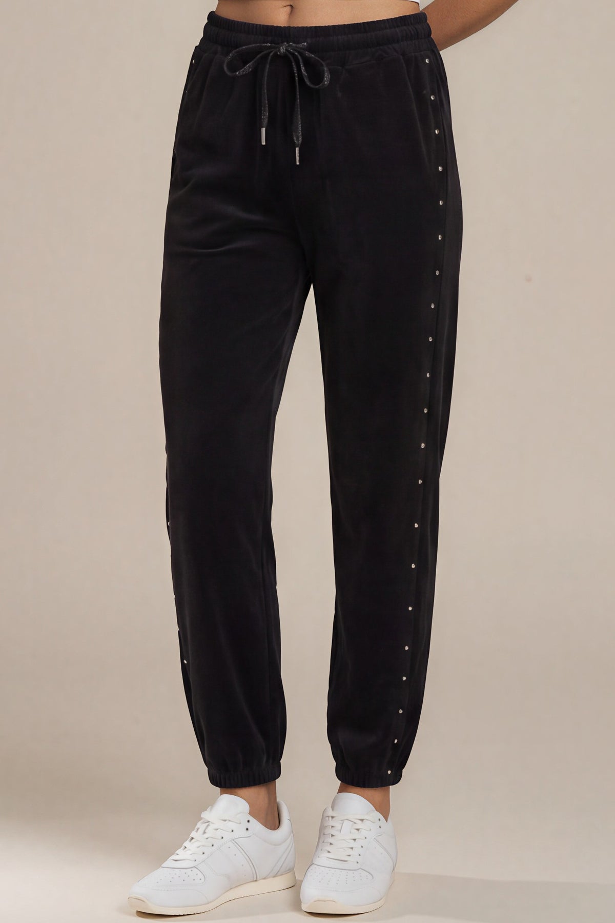 Jogger-Hose mit Nieten-Details